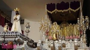 Jesús Cautivo y María Santisima de la Trinidad en la Casa Hermandad con la tunica de la Semana Santa de Málaga de 2016